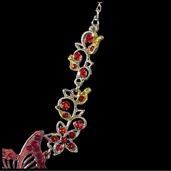 🎁 Red Crystal Butterfly Necklace Earring Set - Picture 5 of 12